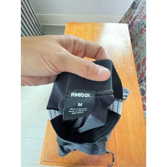 Reebok mens  black with blue and white sides athletic shorts M - Picture 3 of 3